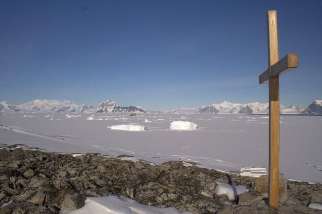 Sea ice and frozen-in icebergs